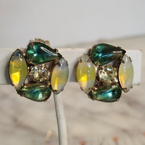 Schreiner Jewelry - Rare 60's Schreiner Opaline Glass Clip-On Earrings Rhinestone Middle Stone 🔥